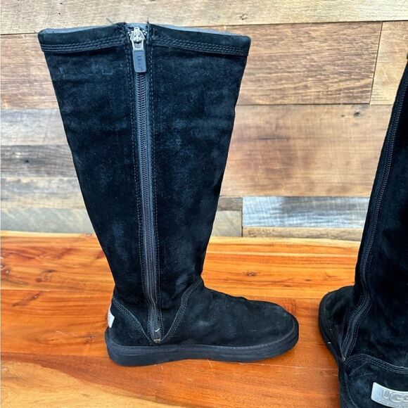 UGG Greenfield ZIP/ metal Ugg logo EUC SZ 5 - Picture 4 of 9